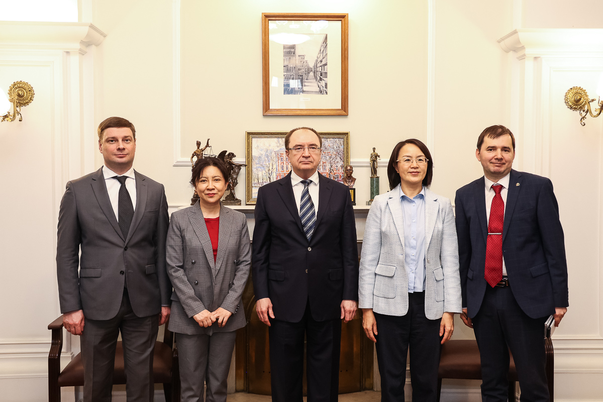 Consul General of China Ms Wang Wenli visits St Petersburg University